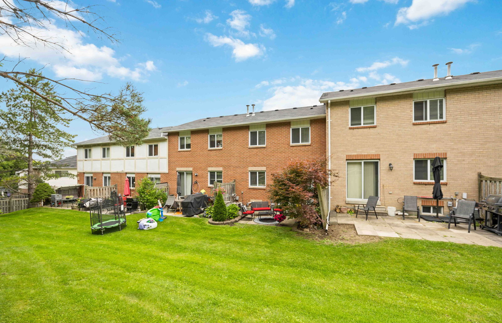 669 Gibney Crescent Townhouses, Newmarket, Toronto