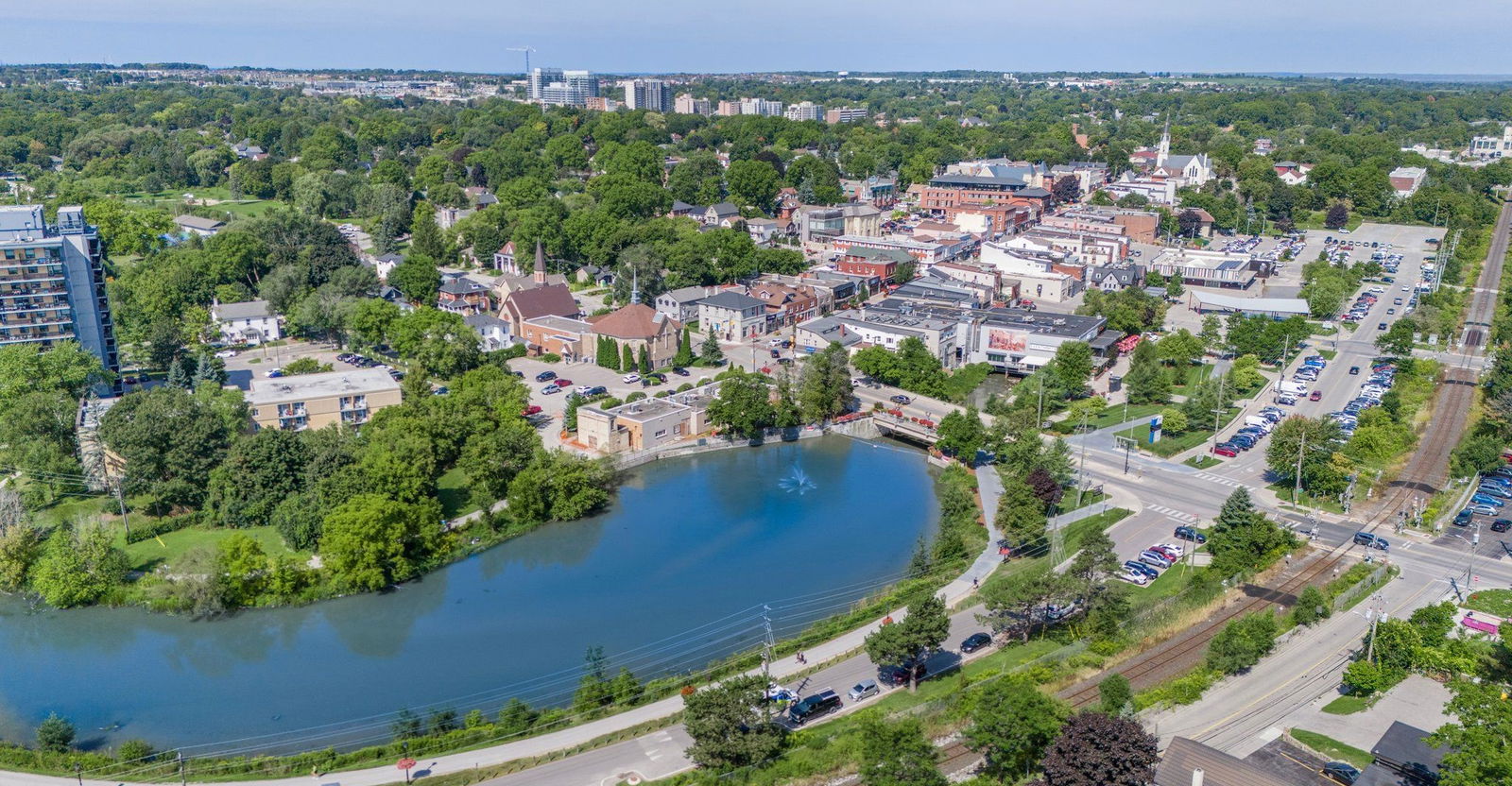 Skyline — Barrington on the Park, Newmarket, Toronto