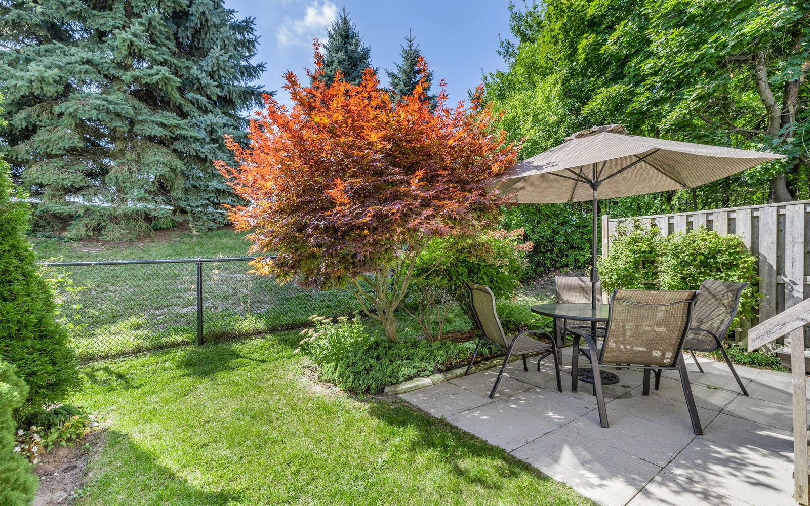 Patio — Barrington on the Park, Newmarket, Toronto