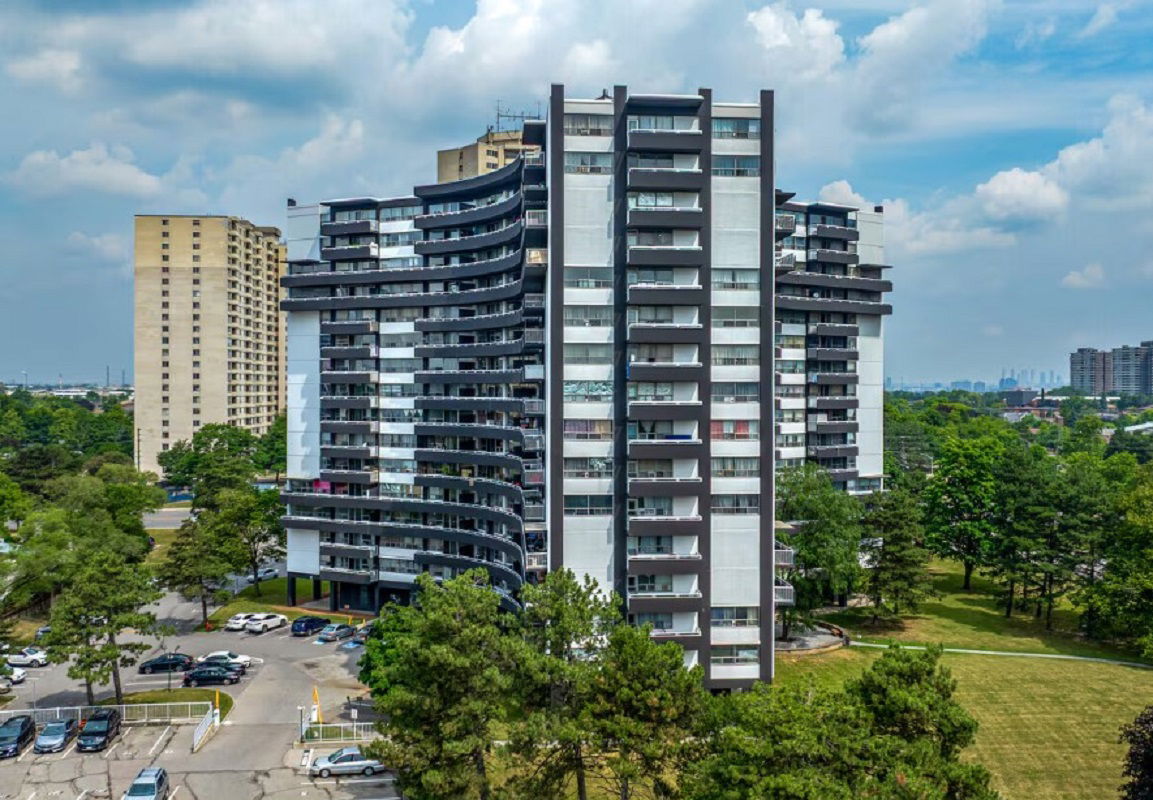Exterior Side — Promenade Gardens, Etobicoke, Toronto