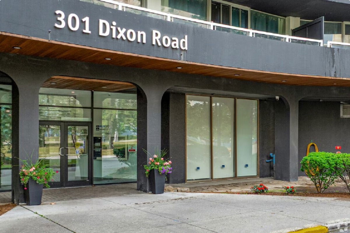 Entrance — Promenade Gardens, Etobicoke, Toronto