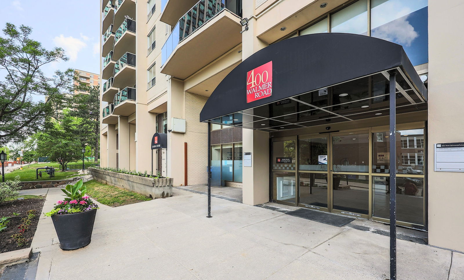 Entrance — 400 Walmer Road, Midtown, Toronto