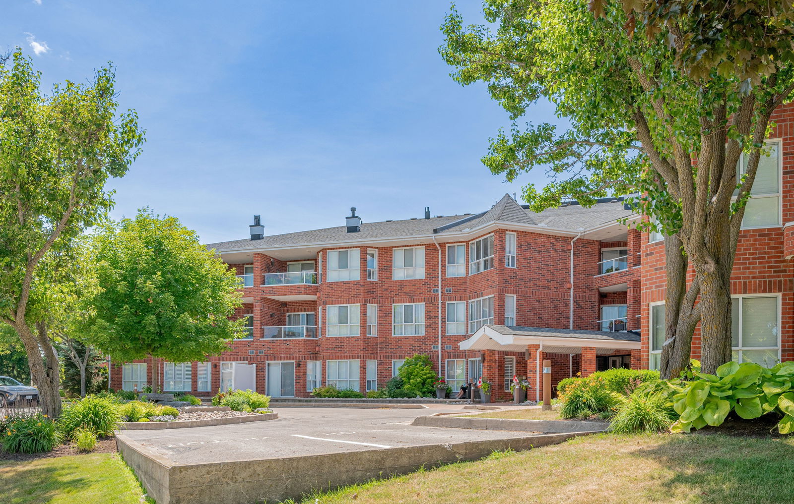 Exterior Side — 3 Heritage Way, Kawartha Lakes, Toronto