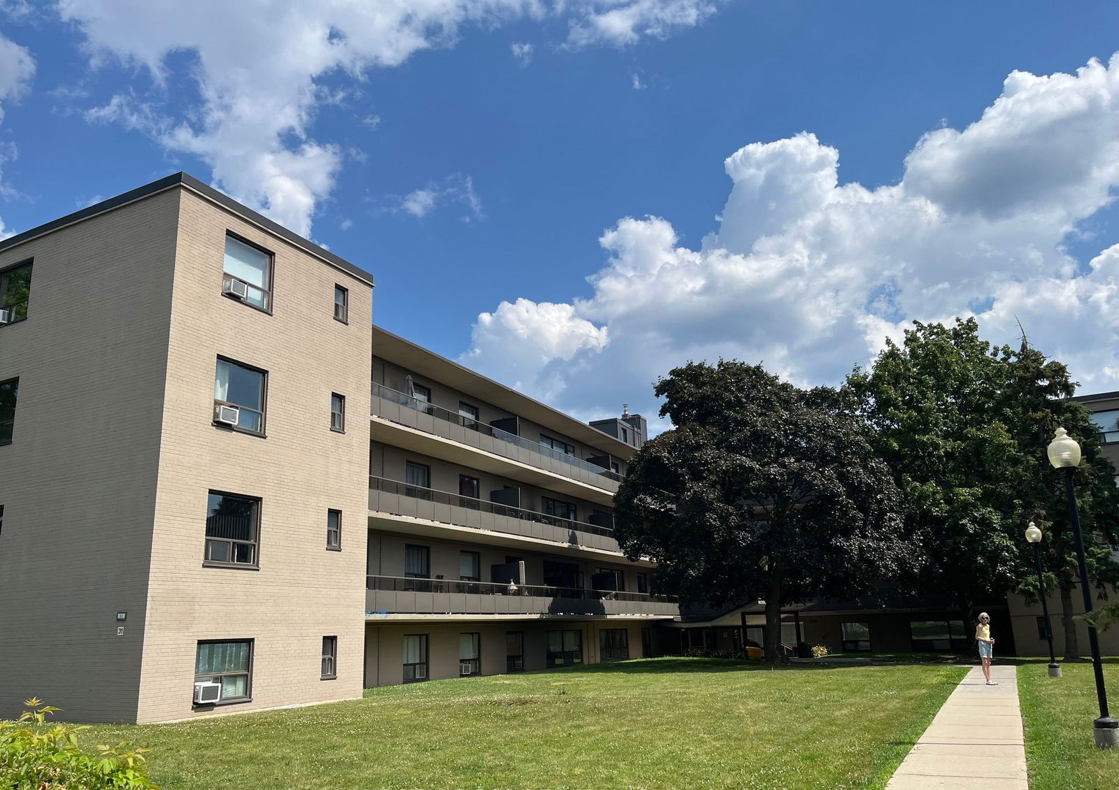 Exterior Side — 31 Paxtonia Boulevard, North York, Toronto