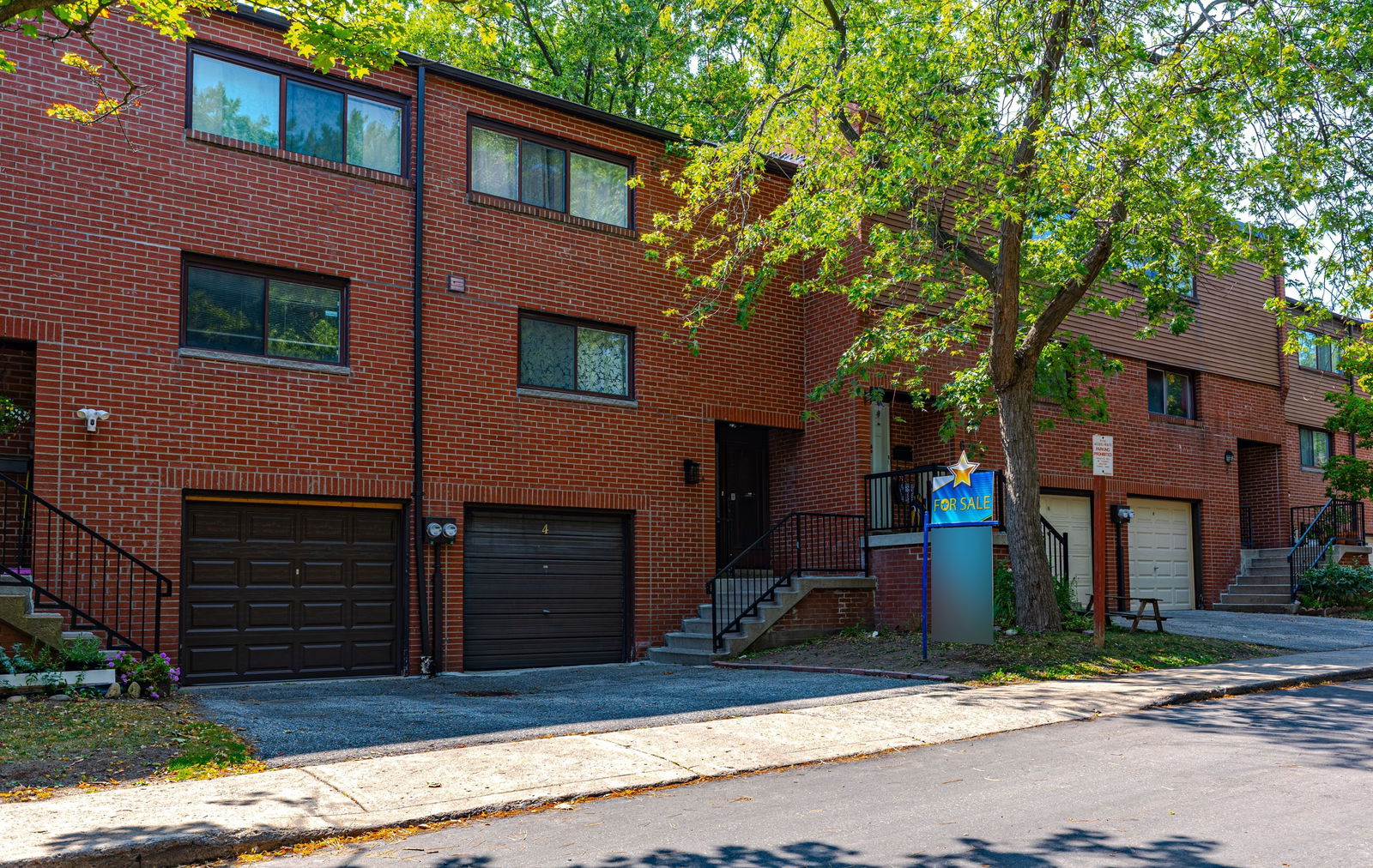 2-22 Frosty Meadoway, North York, Toronto