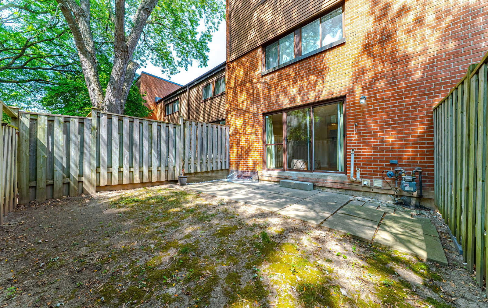 Exterior Side — 2-22 Frosty Meadoway, North York, Toronto