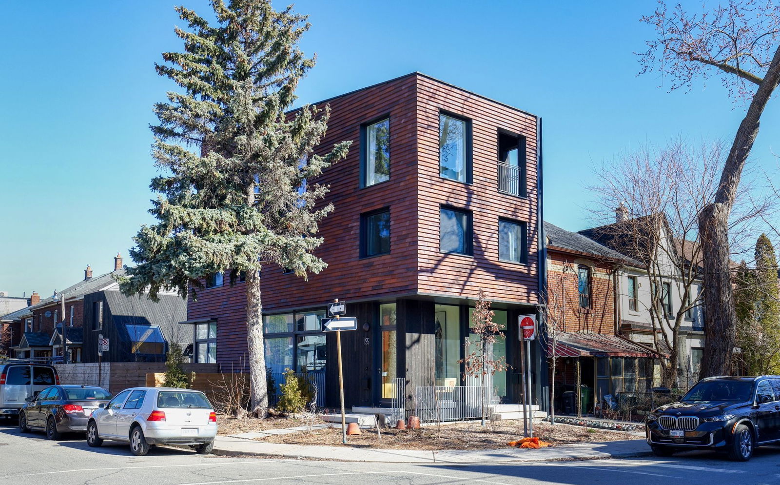 Exterior Side — 84 Ulster Street, Downtown, Toronto