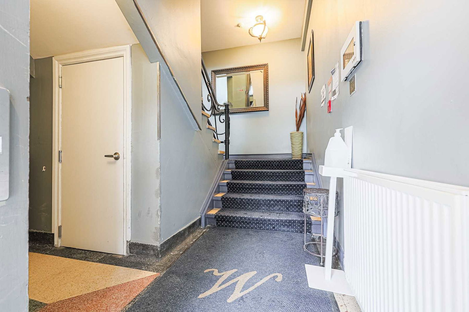 Winchester Gardens, Downtown, Toronto