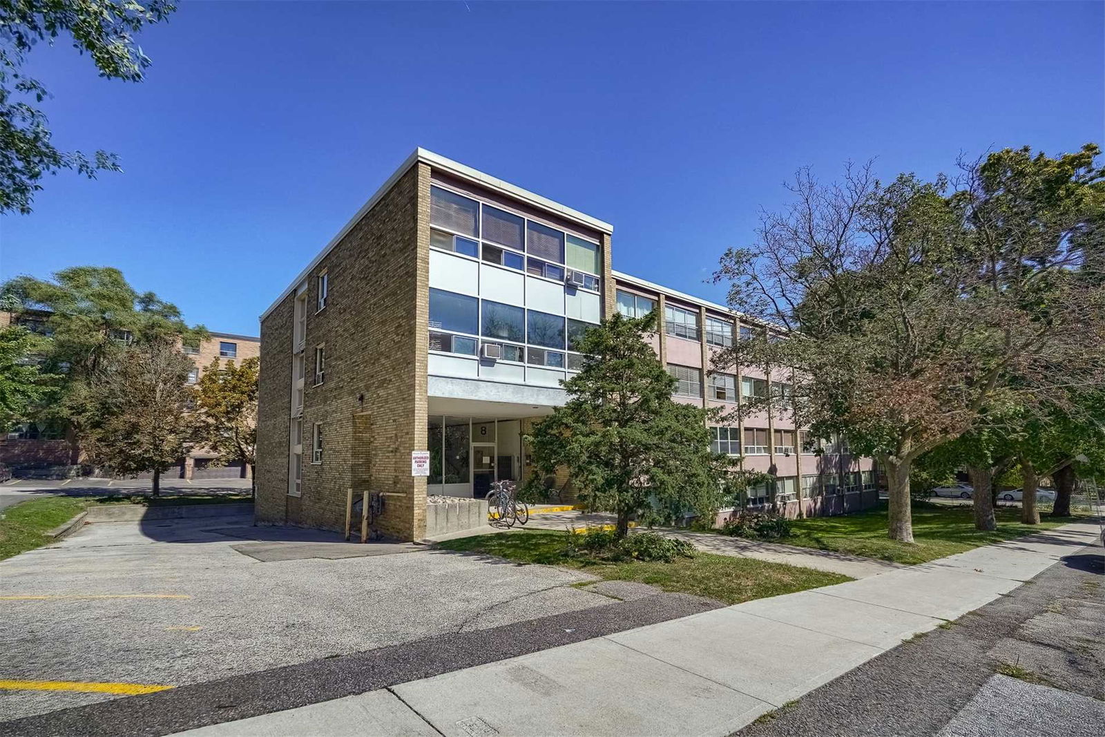 Exterior Side — 8 Kinsdale Boulevard, Etobicoke, Toronto