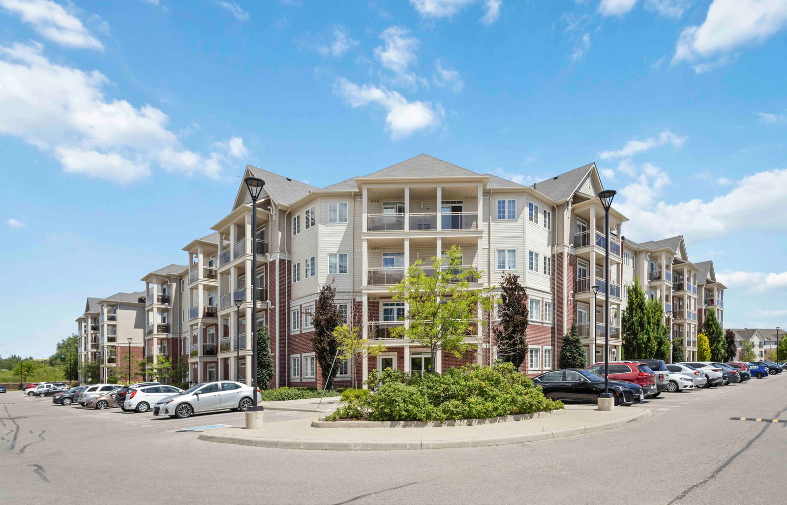 Exterior Side — 84 Aspen Springs Drive Condos, Clarington, Toronto