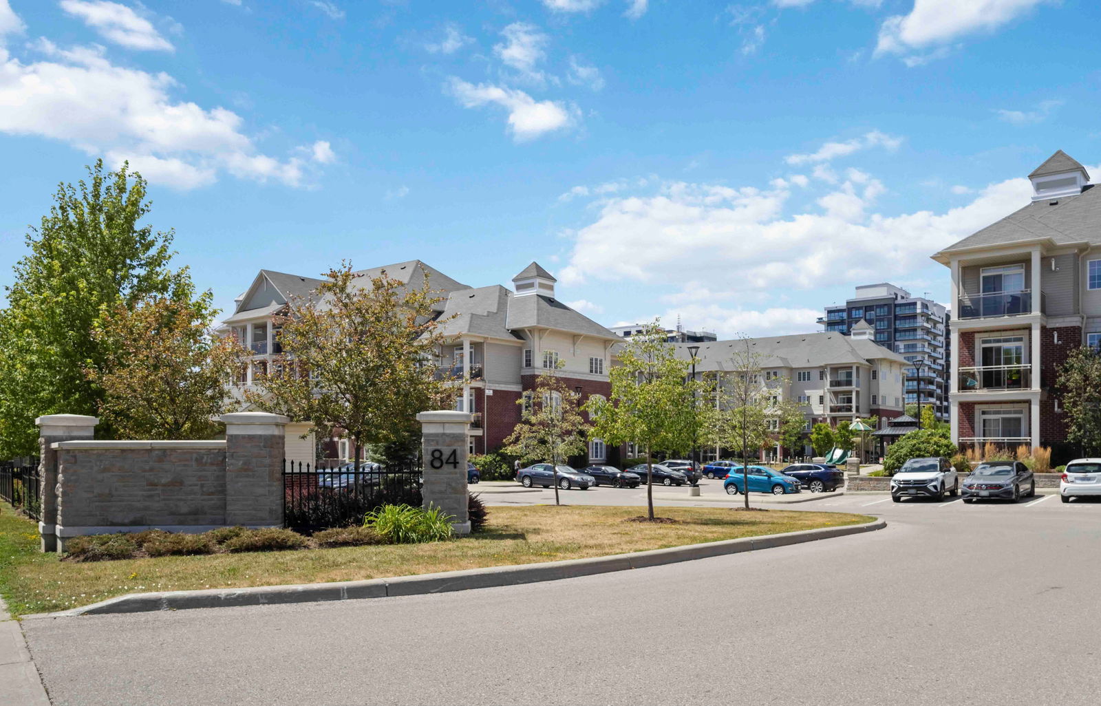 84 Aspen Springs Drive Condos, Clarington, Toronto