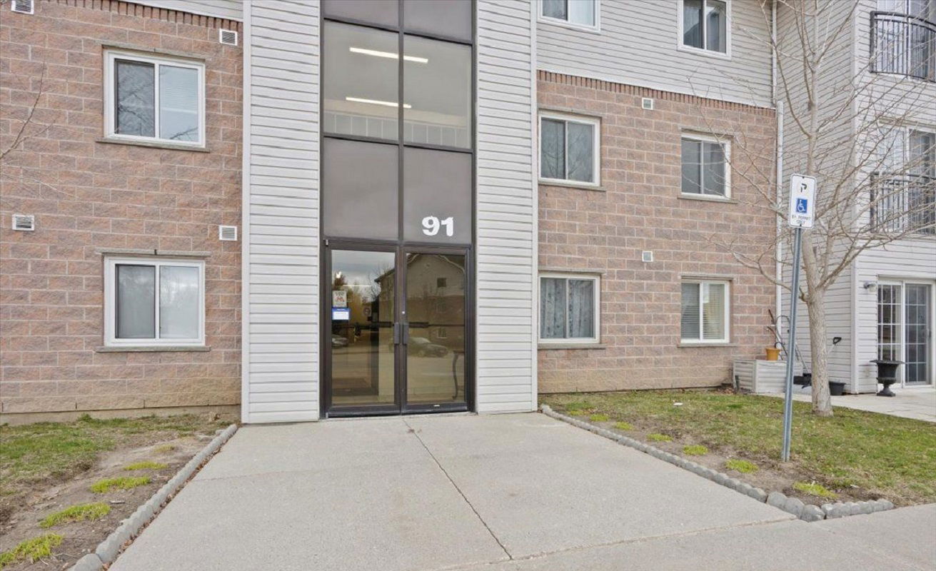 Entrance — 91 Aspen Springs Drive Condos, Clarington, Toronto