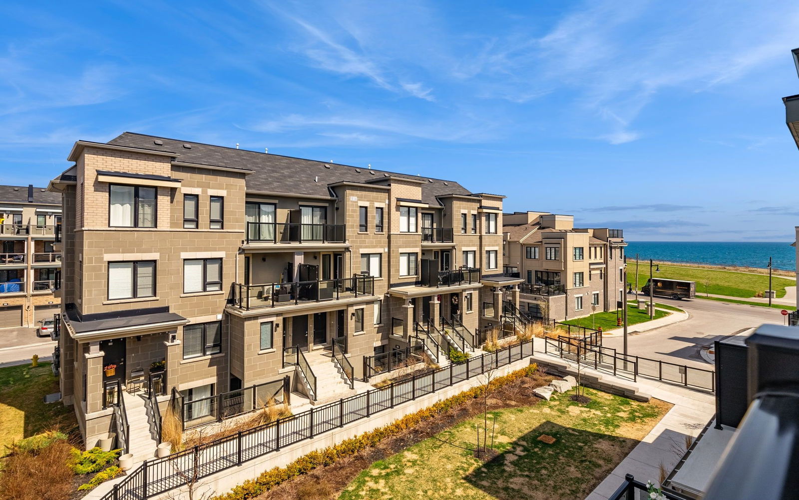 Exterior Side — Shoreview Towns, Clarington, Toronto