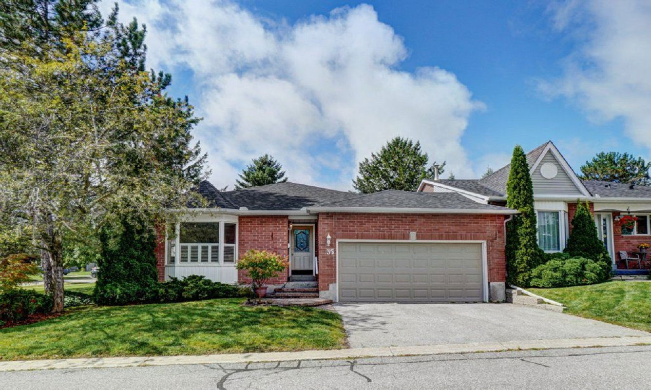 100 South Balsam Street Townhouses, Uxbridge, Toronto