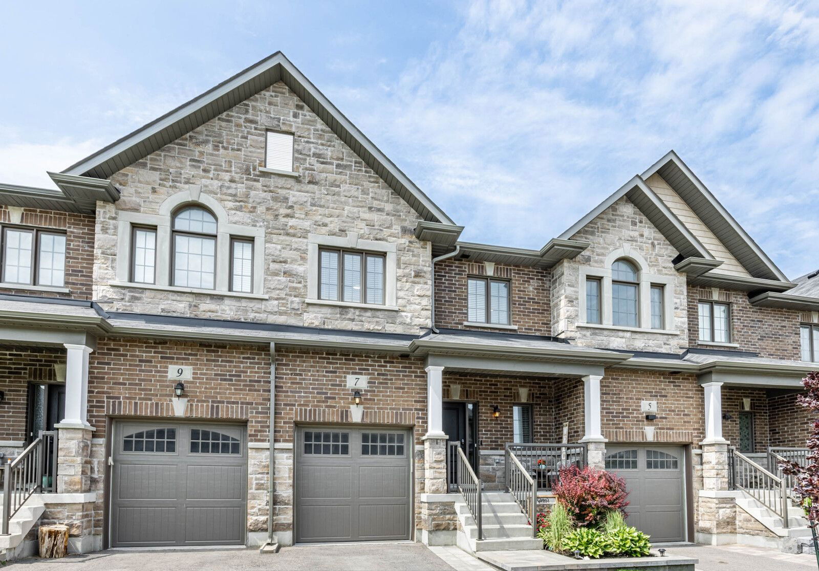 Exterior Side — Village Square, Uxbridge, Toronto