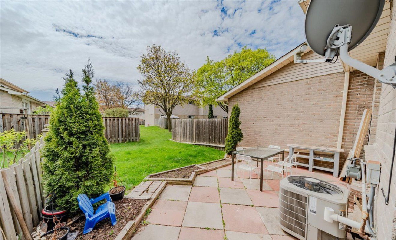 Patio — Parkview Gardens, Oshawa, Toronto