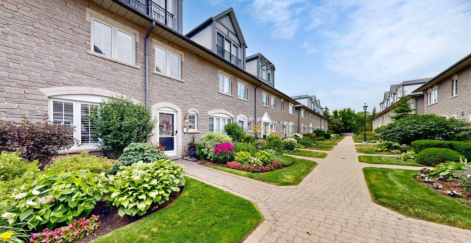 Exterior Side — Chateau by the Park, Pickering, Toronto