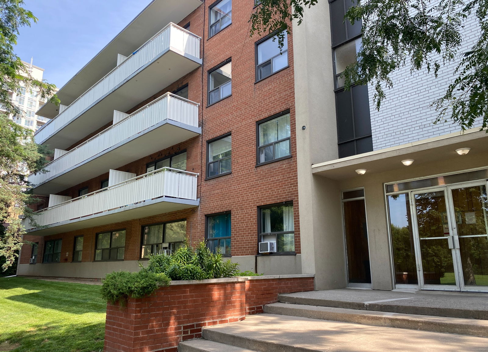 Exterior Side — 75 Forty Second Street, Etobicoke, Toronto