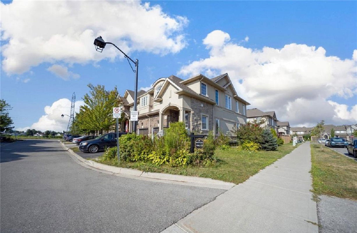 Paradise Townes, Hamilton, Toronto