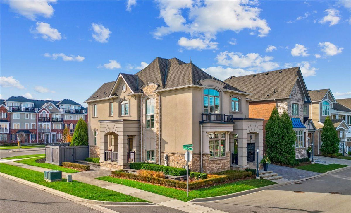 Exterior Side — Upper Glen Abbey Condominiums, Oakville, Toronto