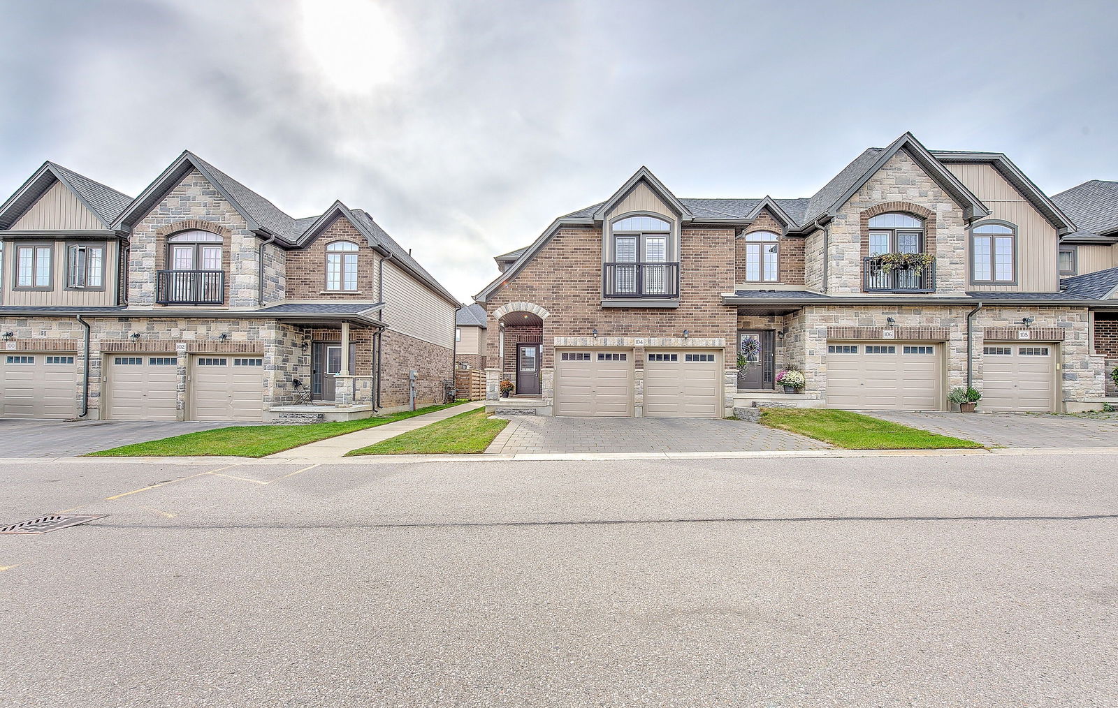 2040 Shore Road, London, Toronto