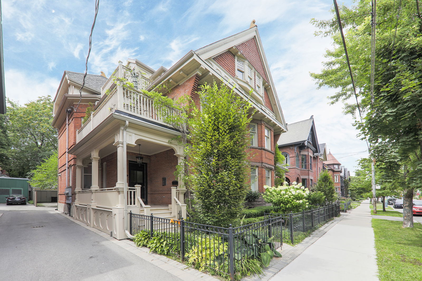 Exterior — Bedford Mansion Townhomes, Downtown, Toronto