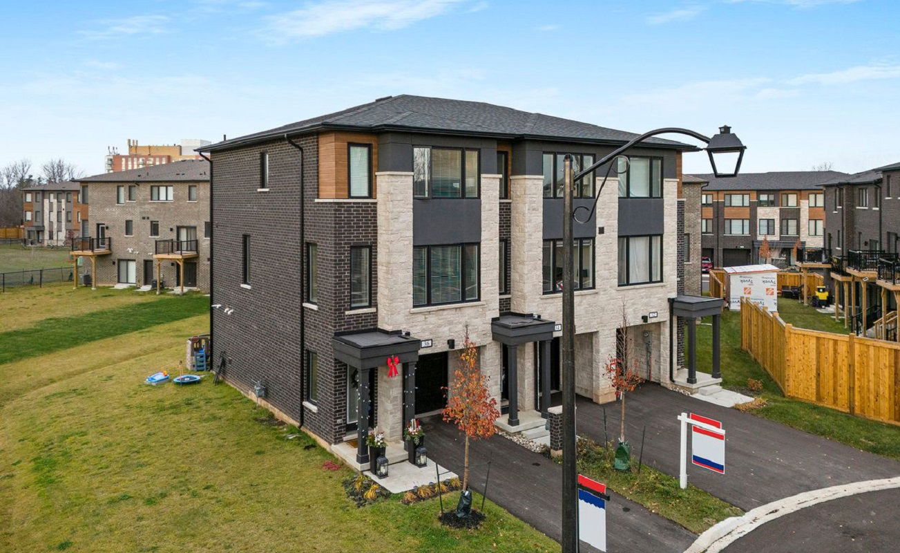 Trafalgar Square Towns, Halton Hills, Toronto