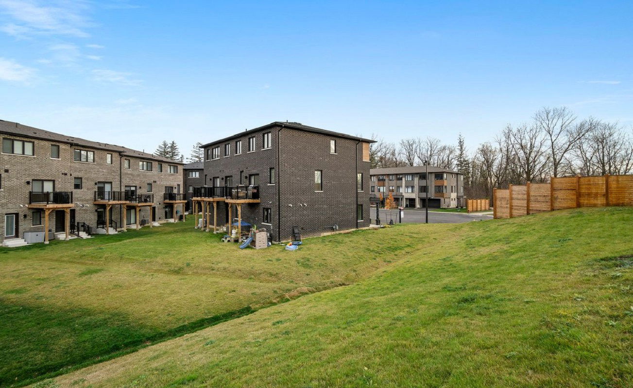 Trafalgar Square Towns, Halton Hills, Toronto