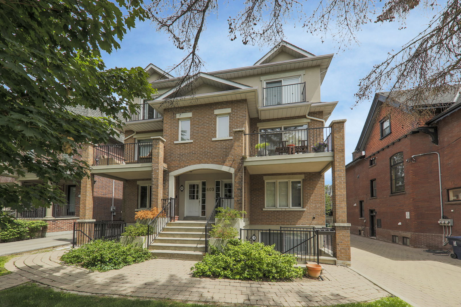 Exterior — Brunswick Court Townhomes, Downtown, Toronto