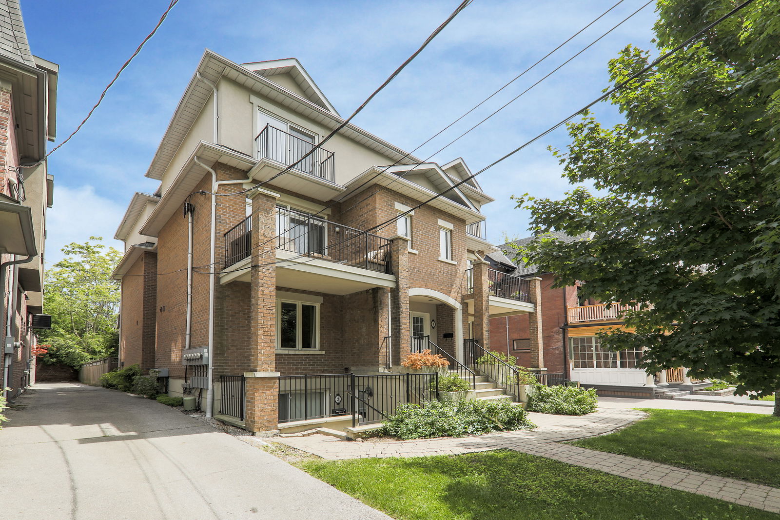 Exterior — Brunswick Court Townhomes, Downtown, Toronto