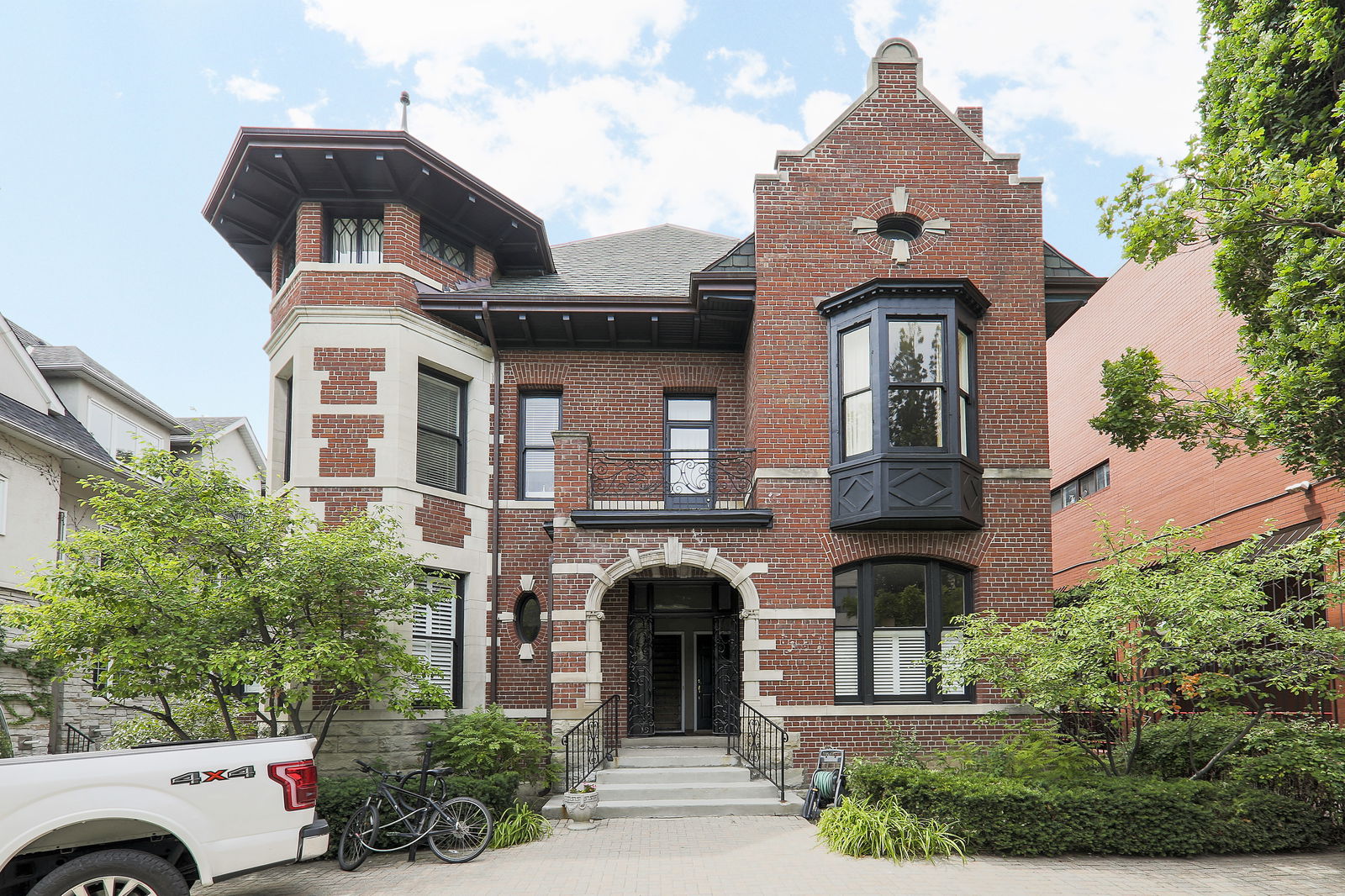 Exterior Facade — Lennox Mews Towns, Downtown, Toronto