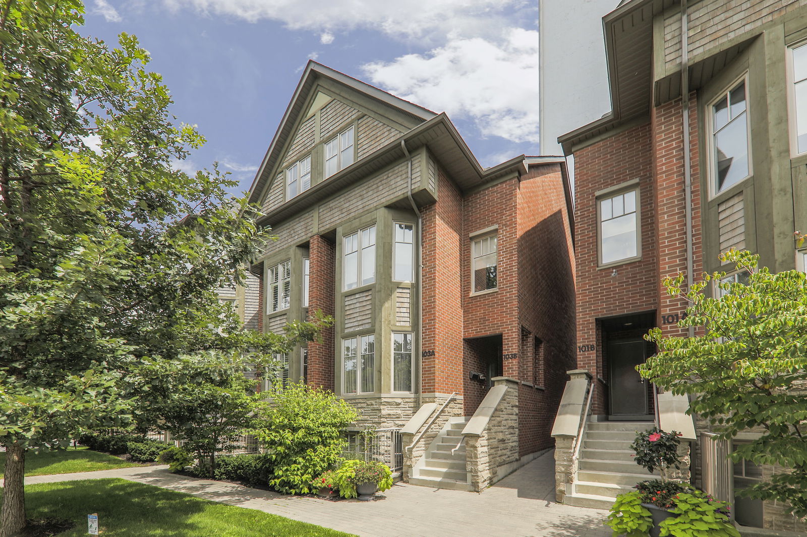 Exterior — Walmer Road Townhomes, Downtown, Toronto