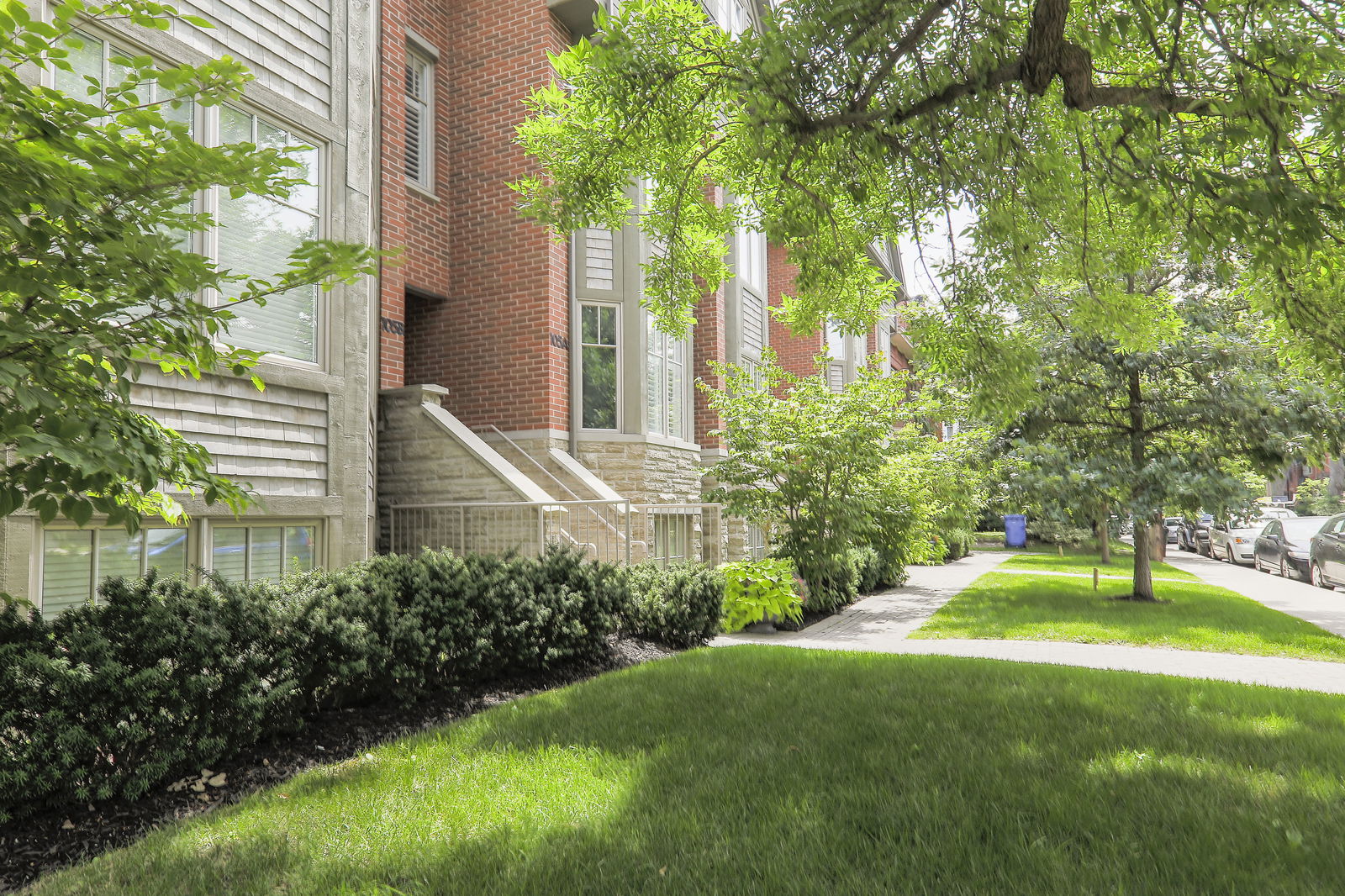 Exterior — Walmer Road Townhomes, Downtown, Toronto