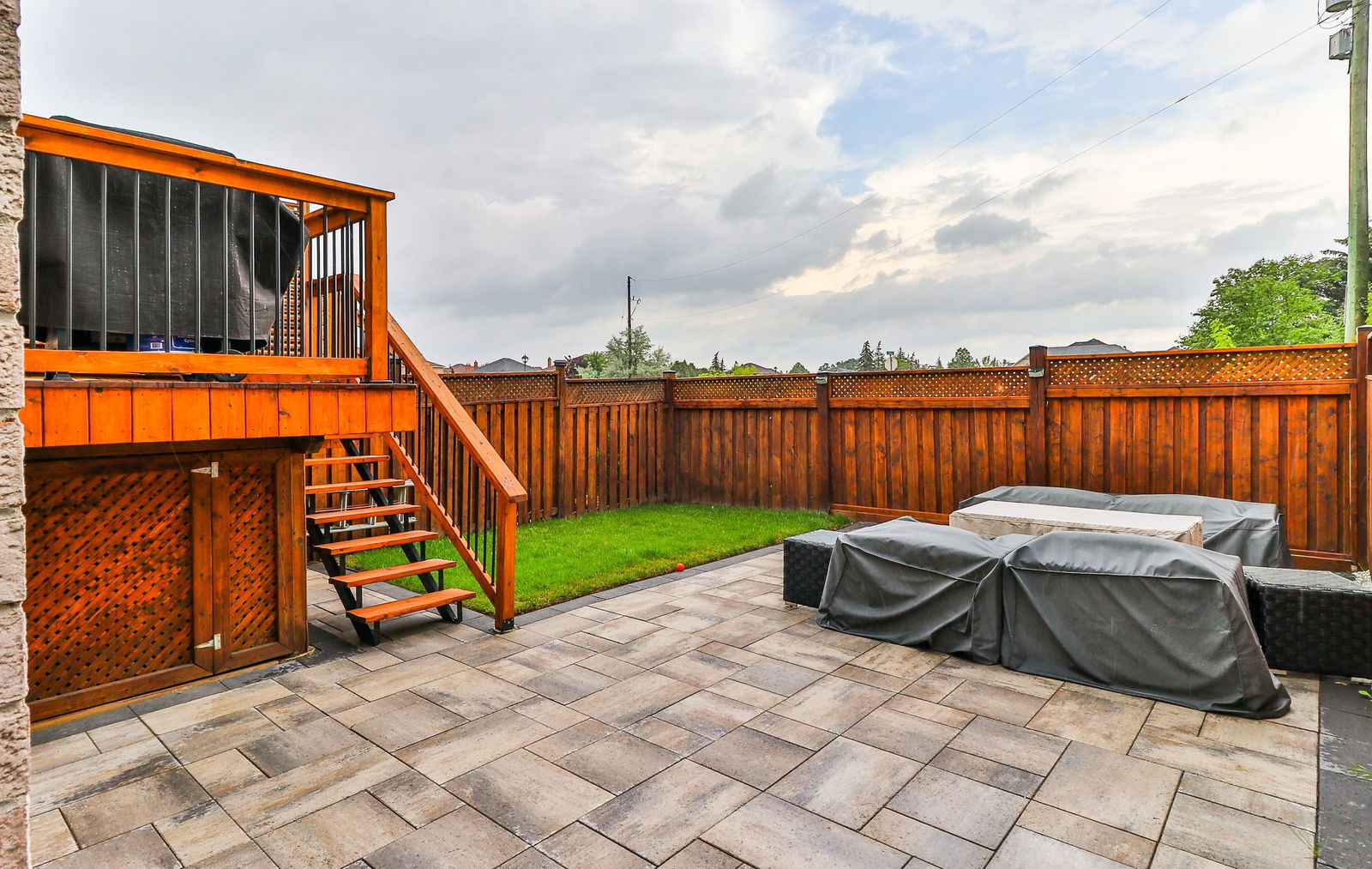 Patio — Meadowlark Enclave, Caledon, Toronto