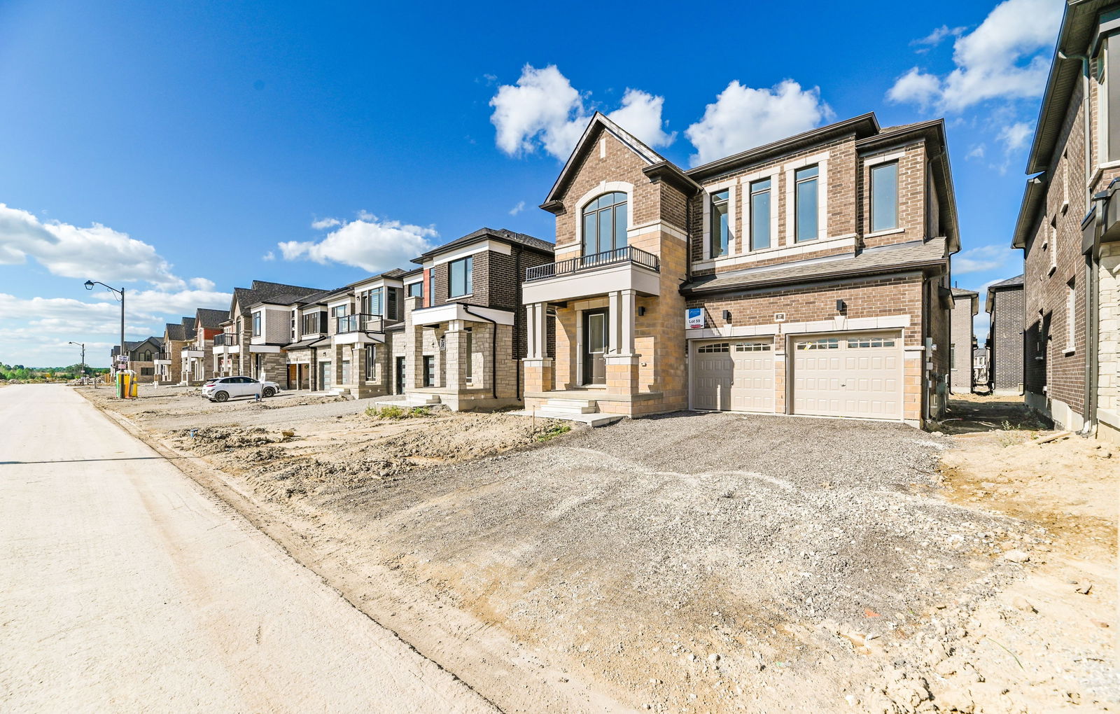 Exterior Side — Caledon Club By Fernbrook & Zancor, Caledon, Toronto