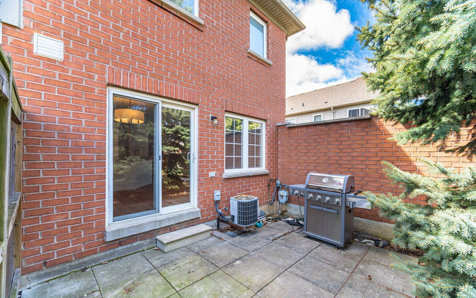 Patio — Daniels Northtowne, Mississauga, Toronto