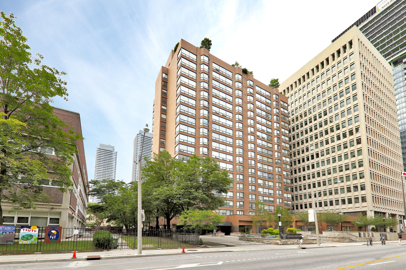 Exterior — Queens Park Place, Downtown, Toronto