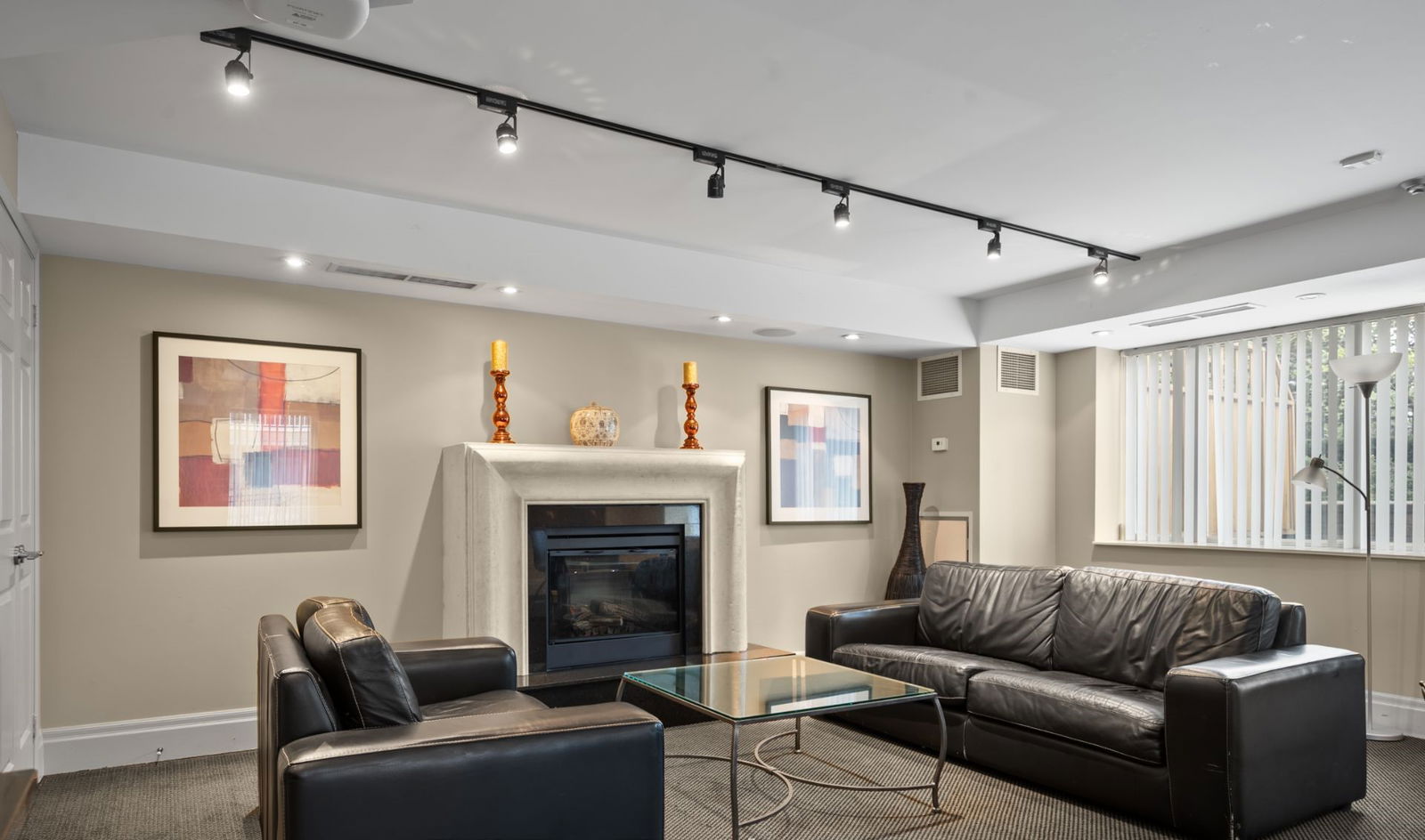 Lounge — Rosewell Gardens Apartments, Midtown, Toronto