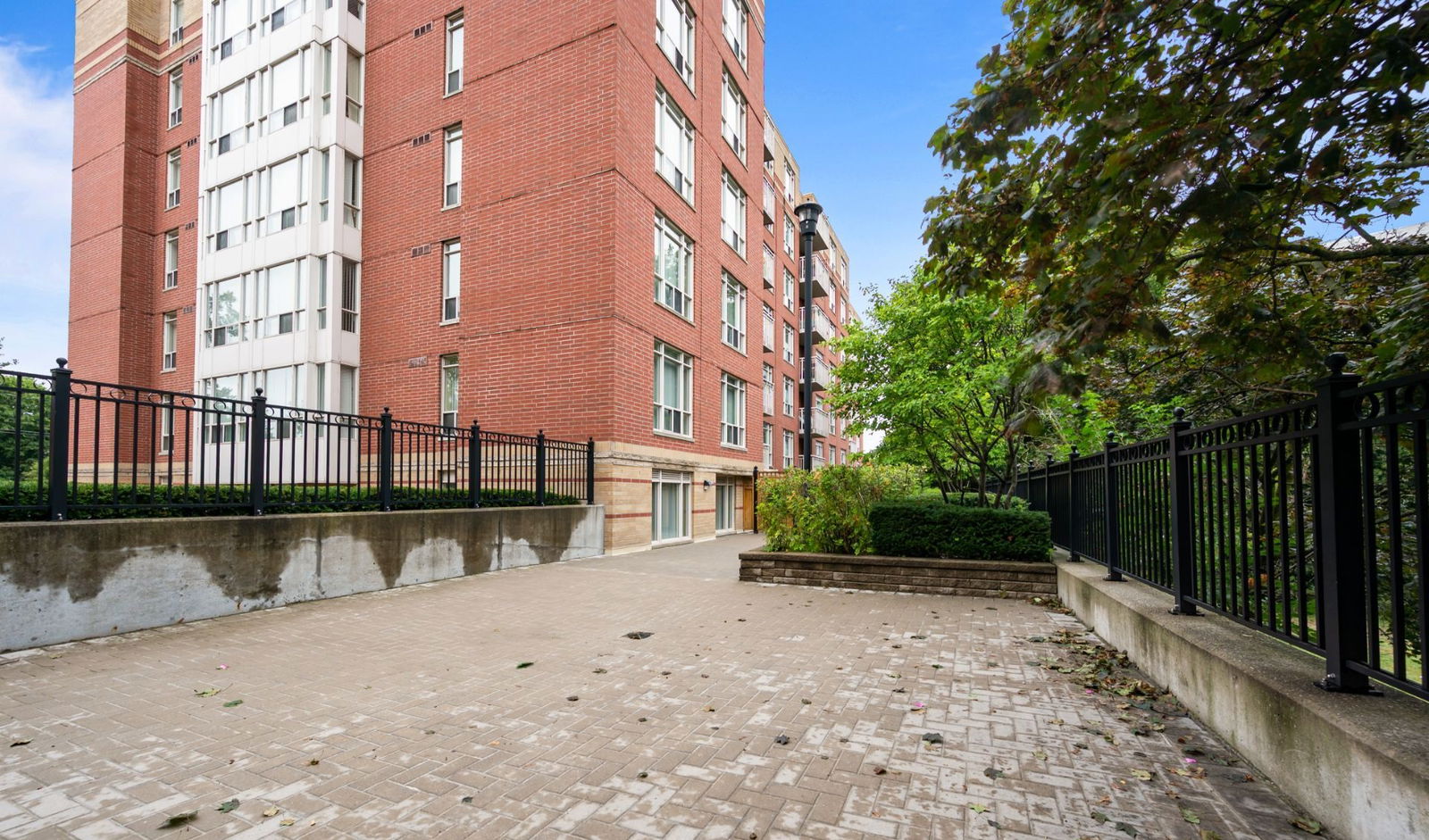 Patio — Rosewell Gardens Apartments, Midtown, Toronto