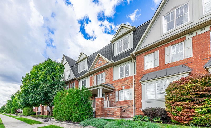 704 Neighbourhood Circle Townhouses