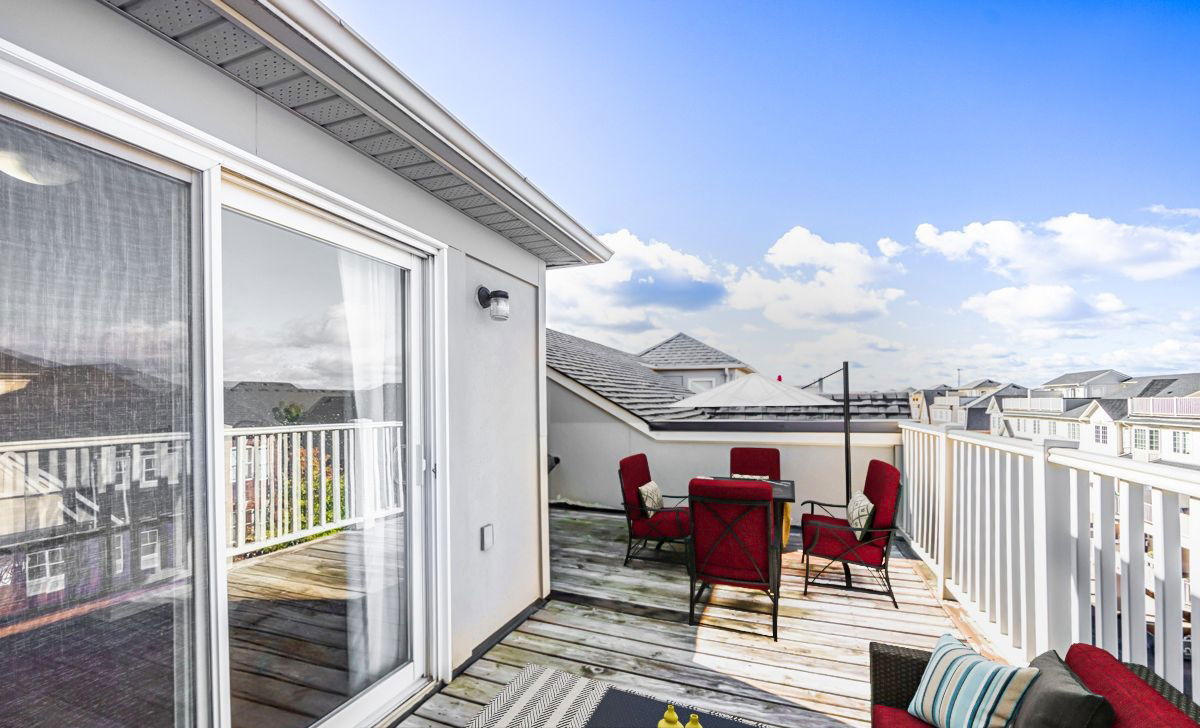 Rooftop Deck — 704 Neighbourhood Circle Townhouses, Mississauga, Toronto