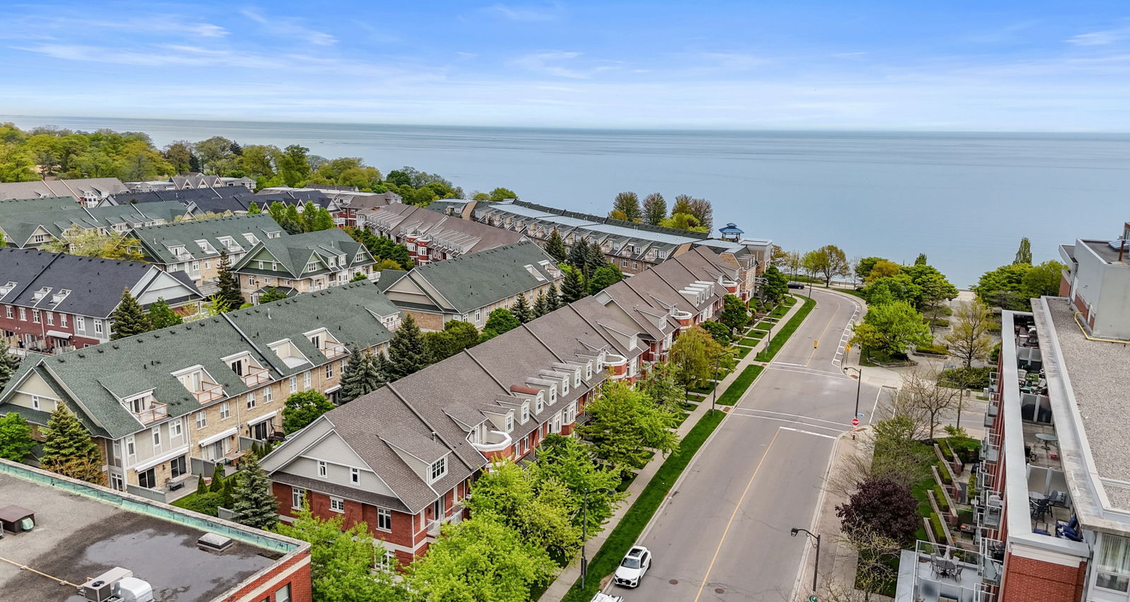 Skyline — 8-76 Lawrence Drive Townhomes, Mississauga, Toronto