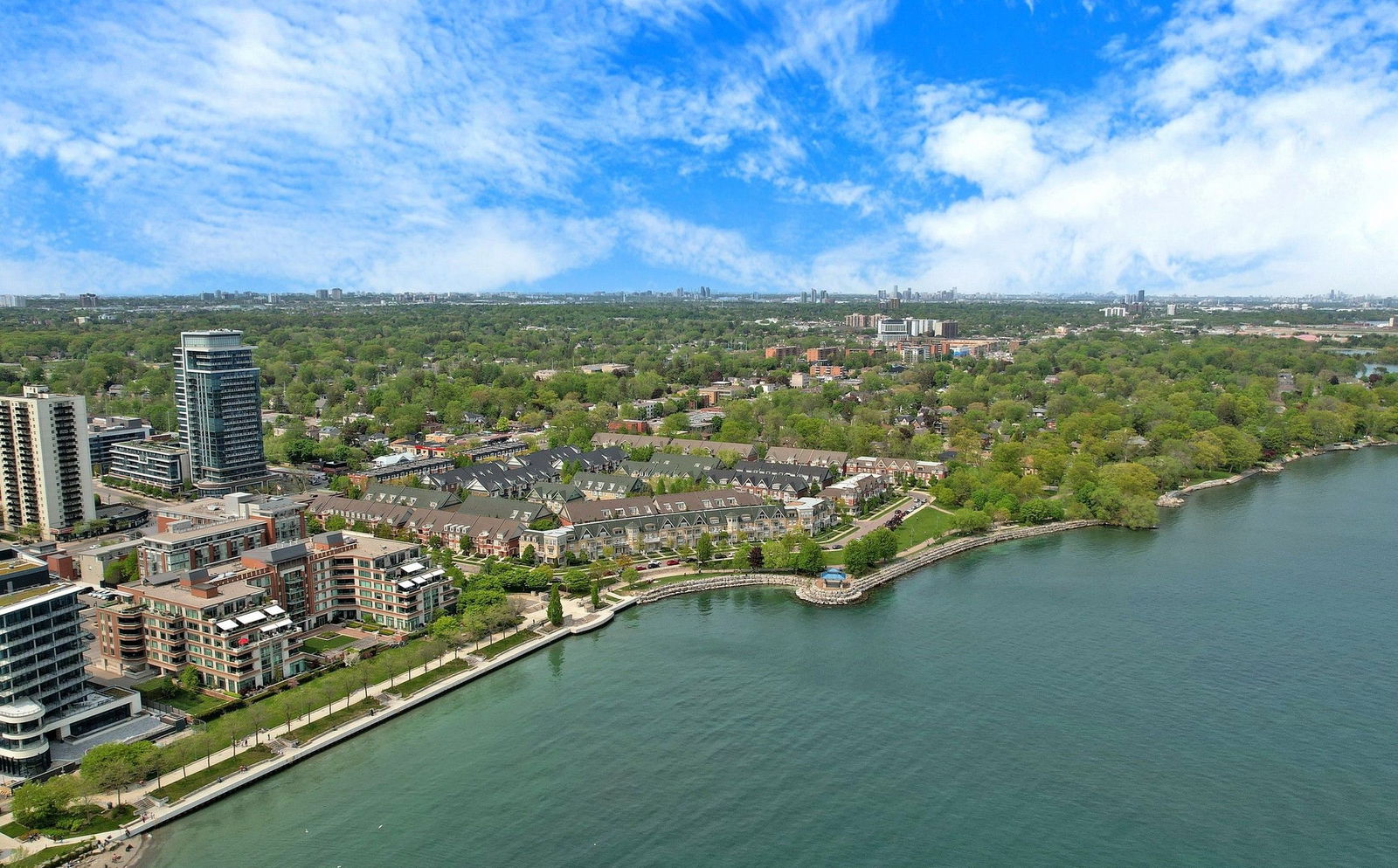 Skyline — 160 Saint Lawrence Drive Townhouses, Mississauga, Toronto