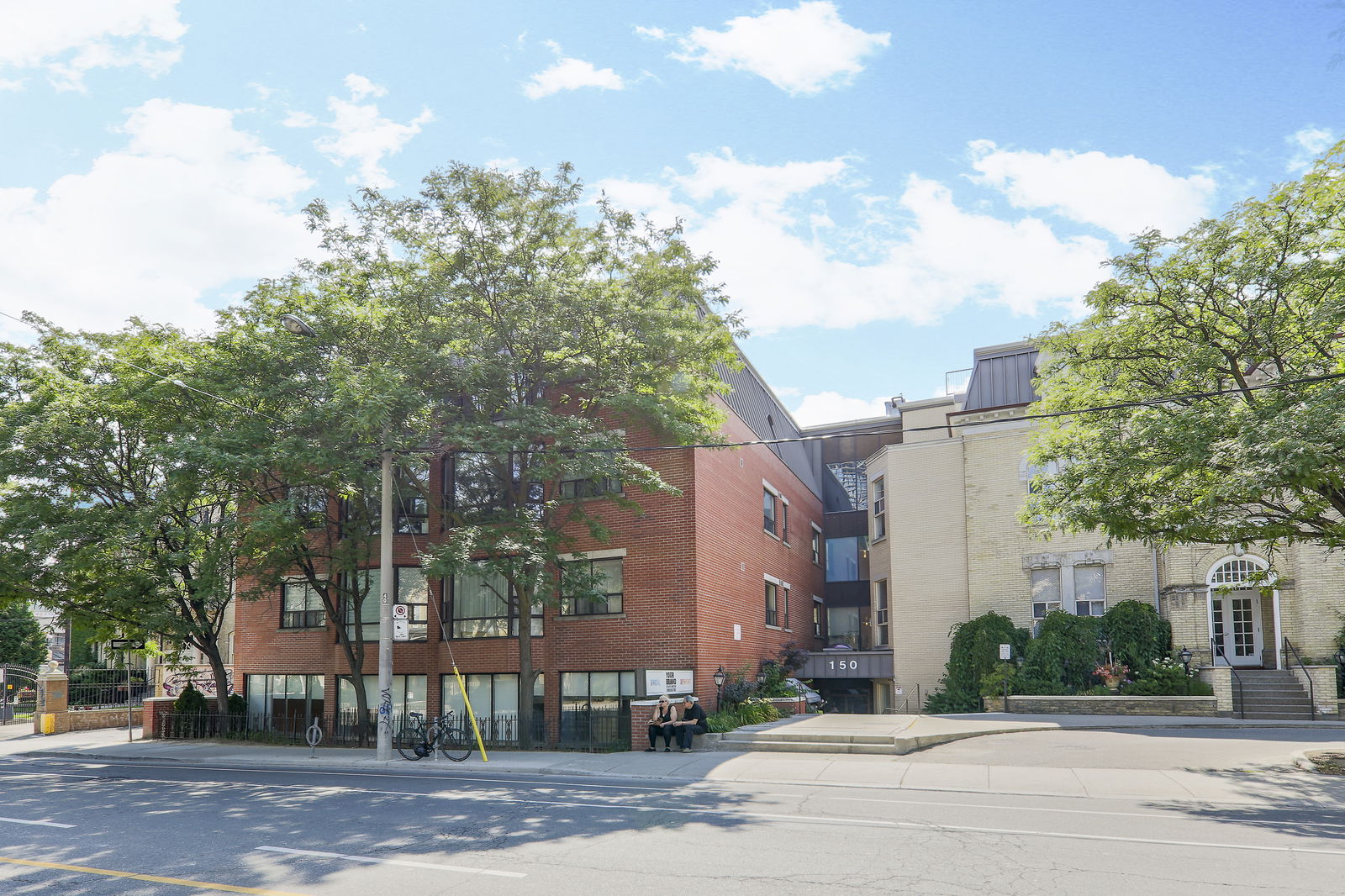 Exterior — 150 Beverley Street Condos, Downtown, Toronto