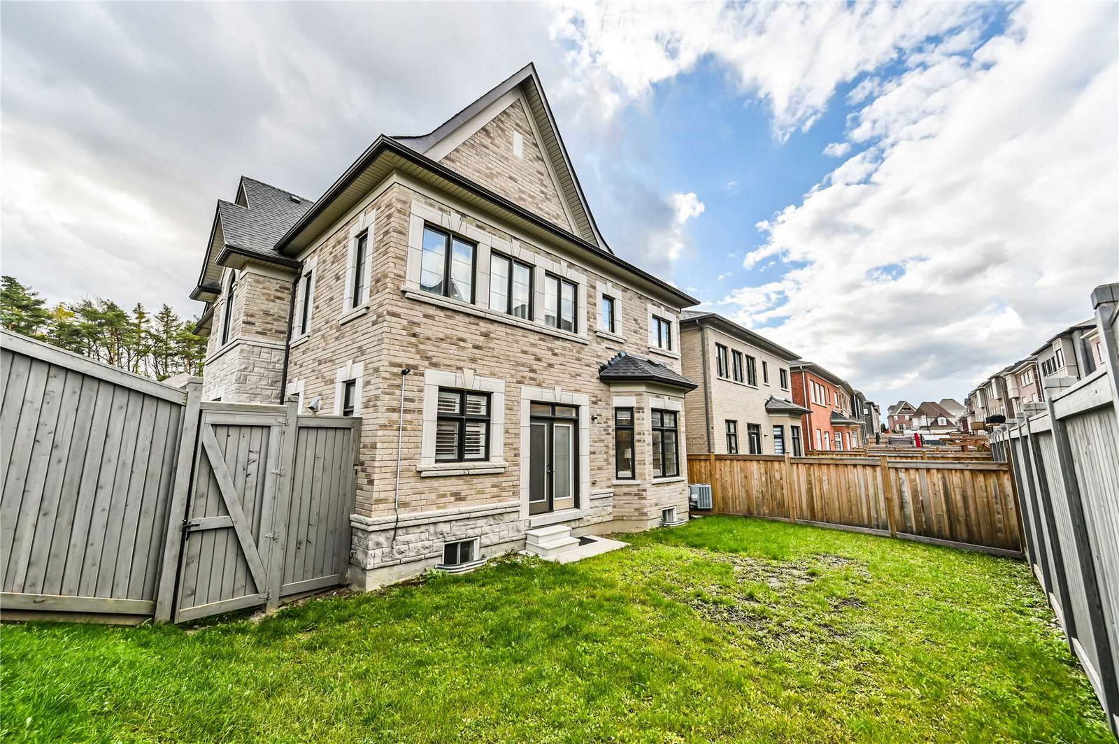 Upper Thornhill Estates, Vaughan, Toronto