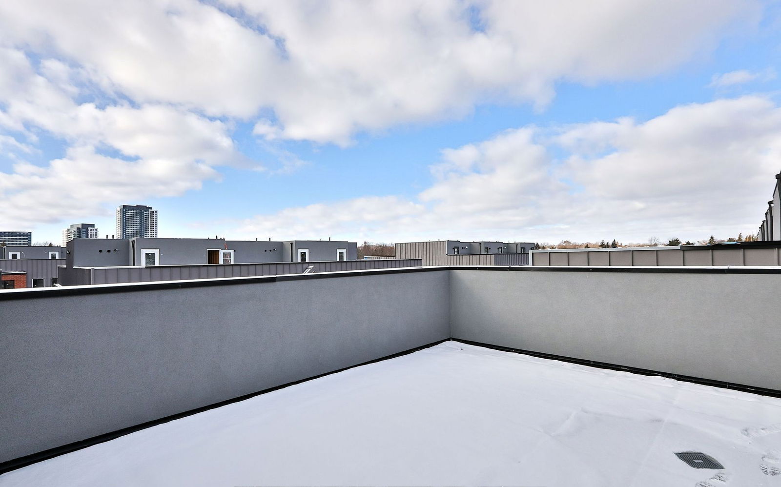 Rooftop Deck — Rosepark Townhomes, Vaughan, Toronto