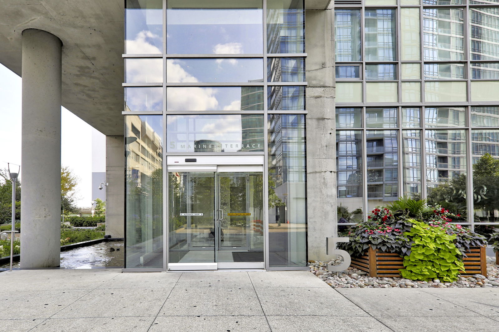 Entrance — Harbour View Estates III Condos, Downtown, Toronto