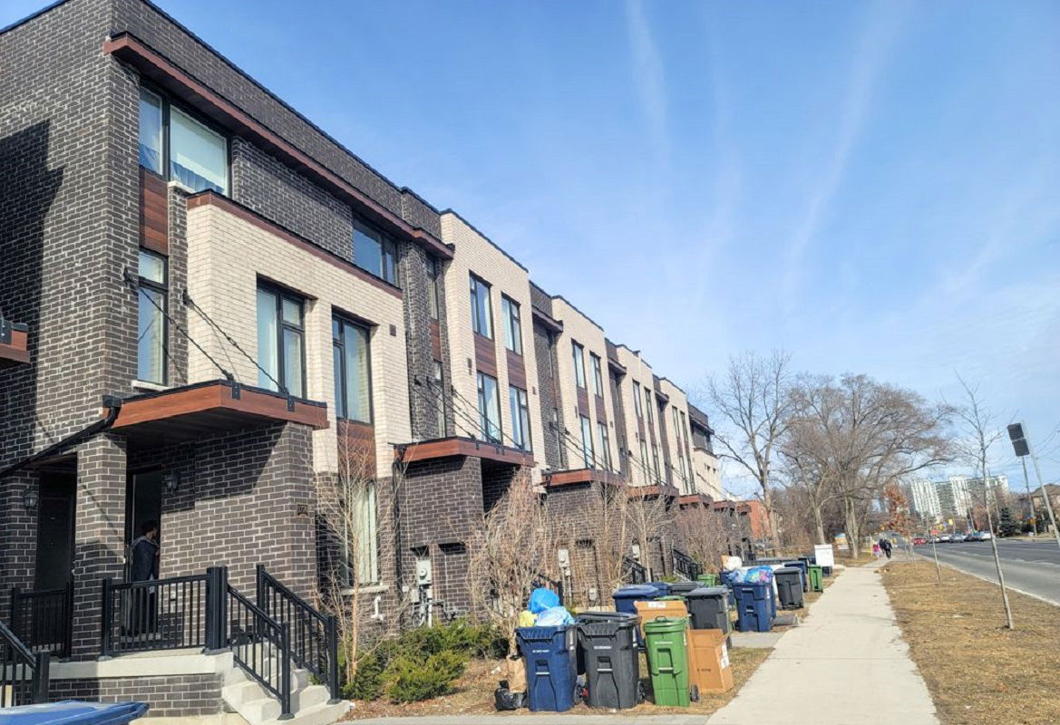 1762a Lawrence Avenue, North York, Toronto