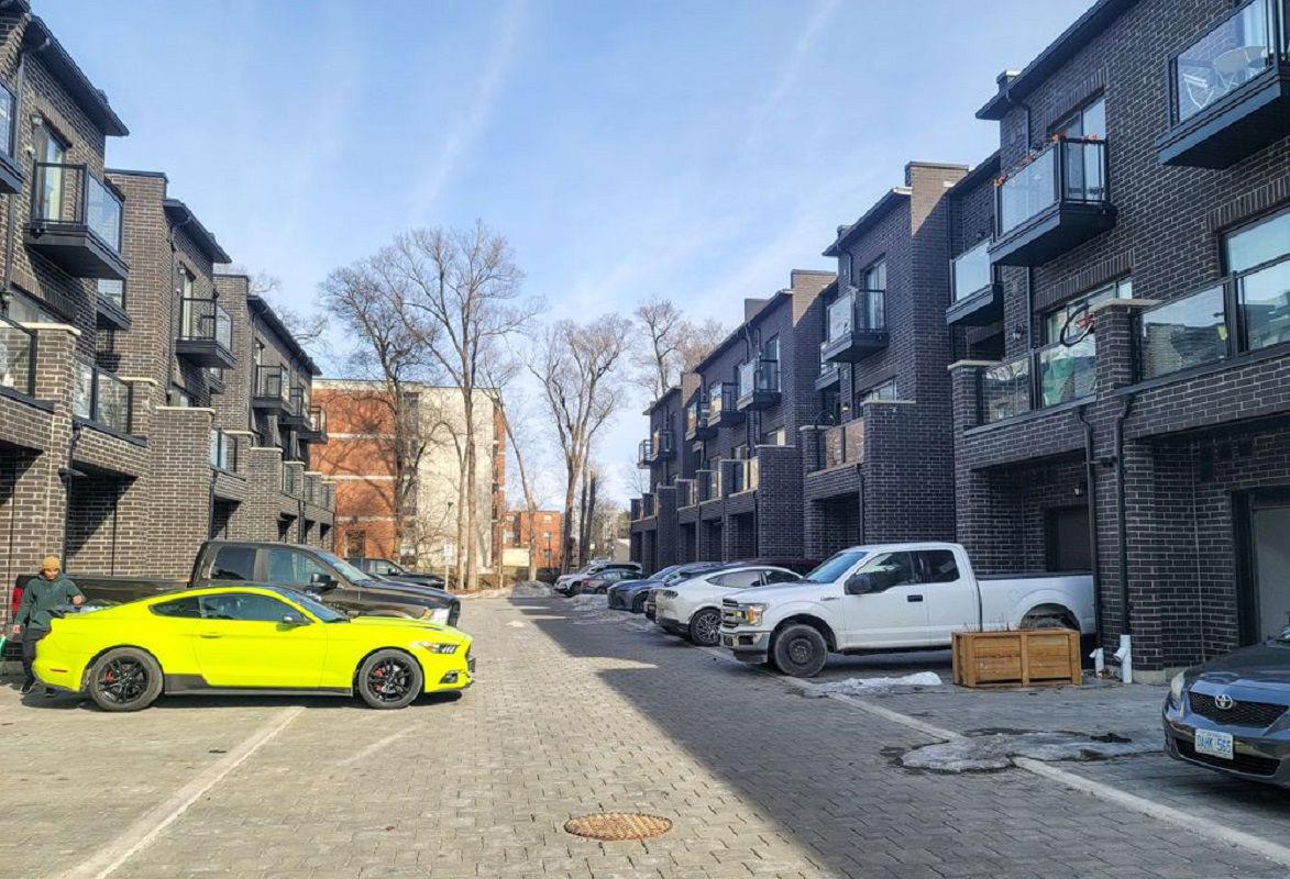 1762a Lawrence Avenue, North York, Toronto