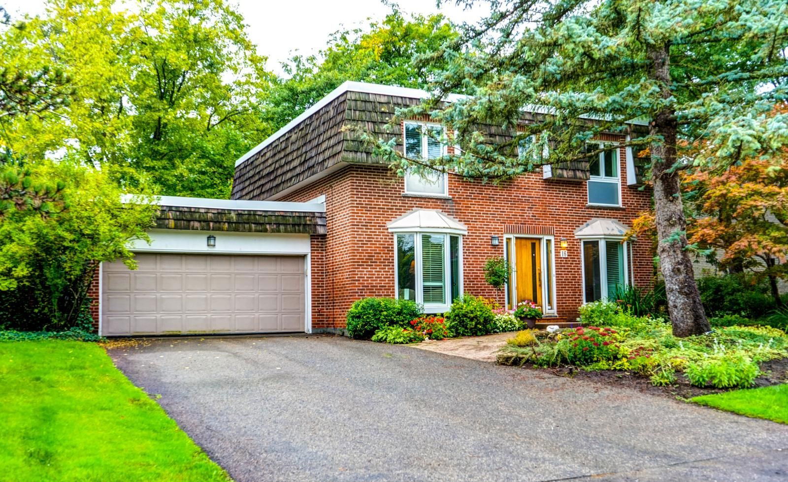 16 Rollscourt Drive, North York, Toronto